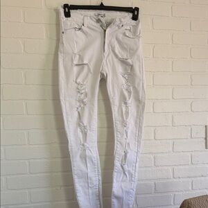 Chic White Distressed Skinny Jeans